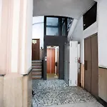 Track Station Studio Apartment - With Netflix